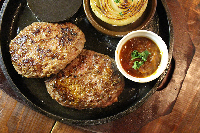 ハンバーグ食べ比べ